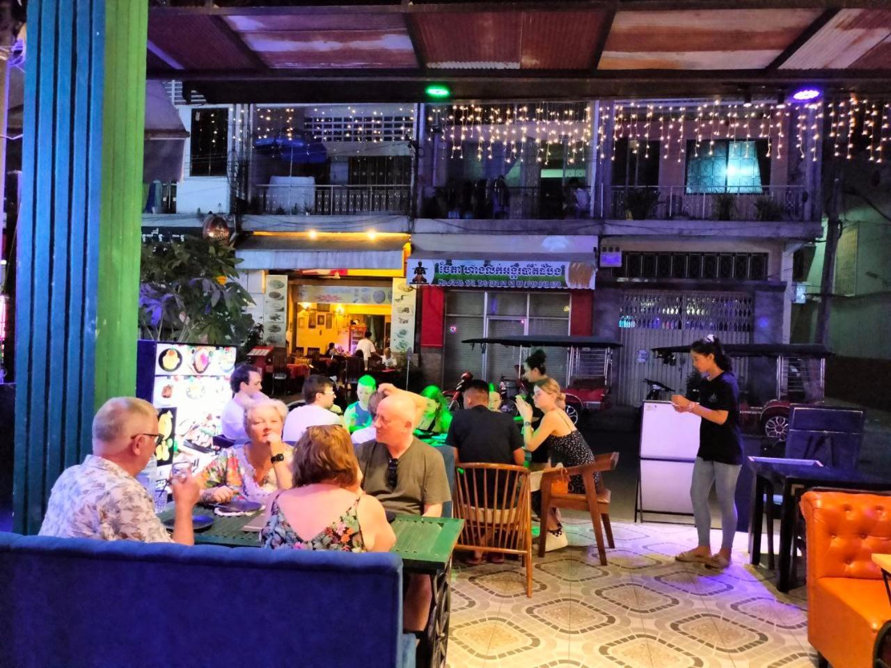 Moonlight Villa Phnom Penh Exterior photo